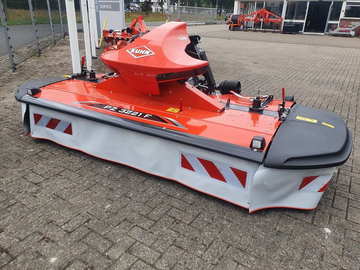 Nieuwe Kuhn front trommelmaaier type - Uildriks Mechanisatie Assen en Pesse