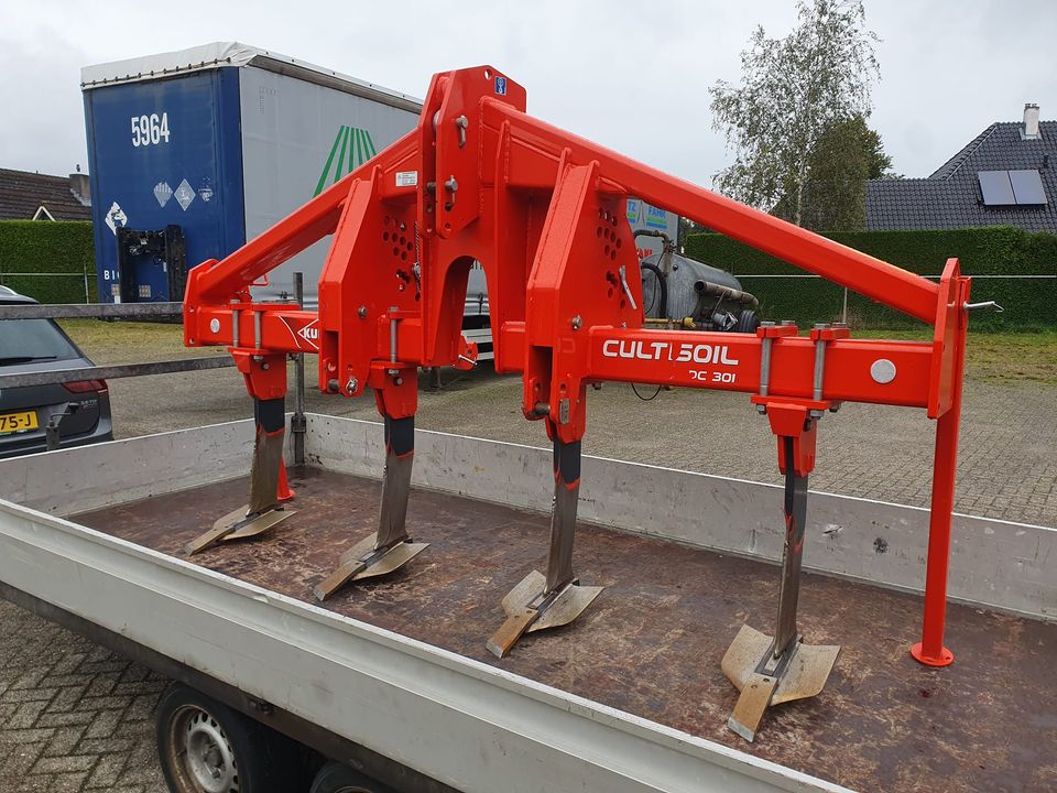  Onze demo Kuhn voorzetwoeler met hef