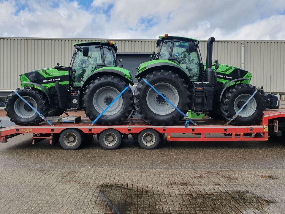  Onze vrachtauto met twee Deutz-Fahr